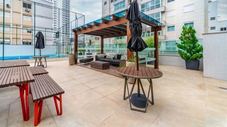 Imagem Apartamento com 4 dormitórios sendo 2 suítes e 2 vagas de garagem no centro de Balneário Camboriú