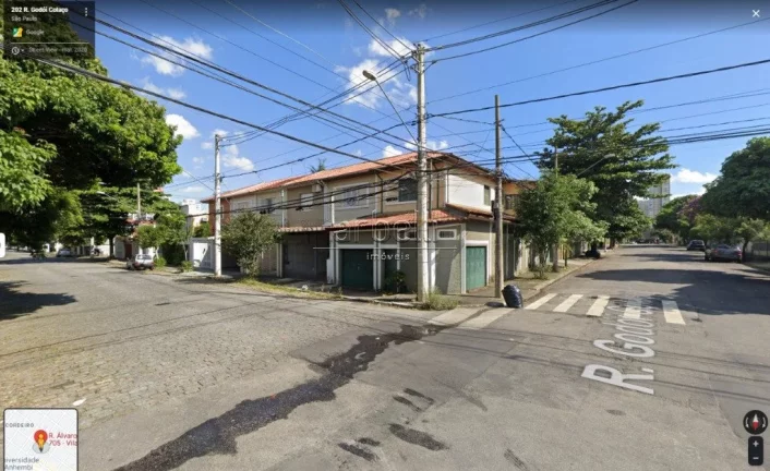 Casa de 250 metros quadrados, Localizada proximo a av Morumbi no bairro do Brooklin. Possui 4 dormit...