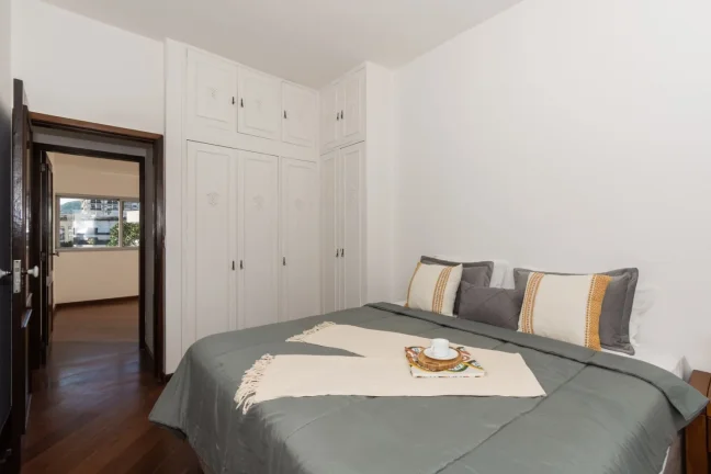 Imagem Apartamento 155M², 4Q, 1 Suíte, 2 Banheiros, 2 Vagas, Playground, Área Verde, Armários.