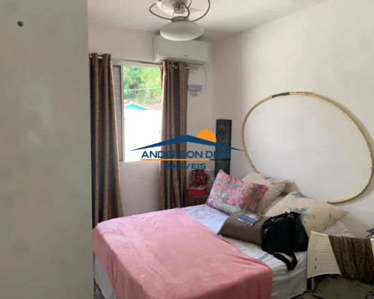 Imagem Sobrado com Piscina e 2 dormitórios à venda, 102m² por R$ 380.000 - Martim de Sá - Caraguatatuba/SP