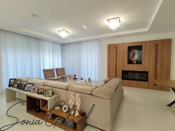 Imagem Imóvel de luxo: Casa em condomínio à venda em Valinhos-SP, Condomínio Zürich Dorf - 4 quartos, 4 suítes, 3 salas, 6 banheiros, 6 vagas, 580m².
