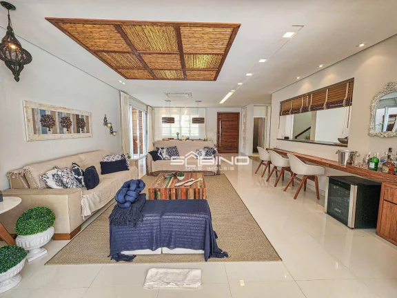 Imagem Belíssima casa à venda na Riviera de São Lourenço - Bertioga SP | 5 Dormitórios | 5 Suítes | 390 m² de área útil.