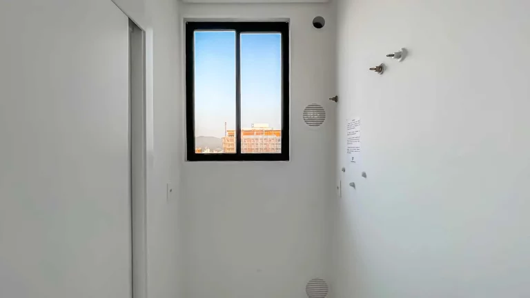Imagem Apartamento com vista panorâmica com 2 suítes e 2 vagas de garagem em Balneário Perequê/SC