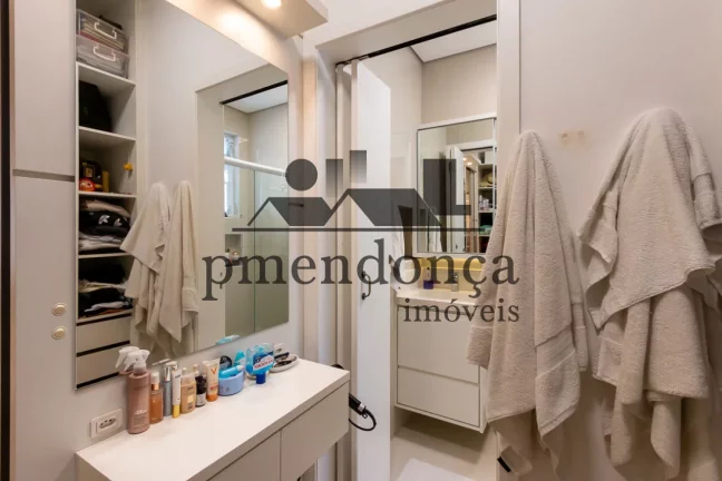 Imagem Apartamento reformado no primeiro andar em prédio charmoso da Ru Dr Gabriel dos Santos