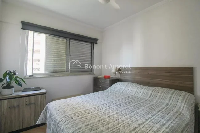 Imagem Imóvel amplo à venda no Cambuí, com 3 quartos e 2 banheiros. Apartamento reformado e muito bem lo...