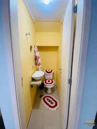 Imagem Sobrado à venda na Colônia com 3 quartos, sendo uma suíte e 2 vagas de garagem