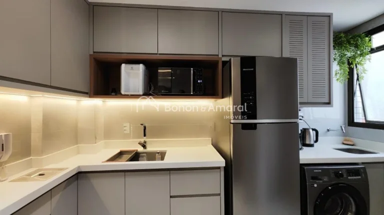 Imagem Este apartamento é simplesmente impecável. Totalmente reformado e mobiliado, foi projetado pela ar...