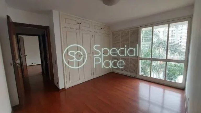 Imagem Apartamento amplo e iluminado no Jardim América. São 241m² de área privativa com 3 dormitórios ...