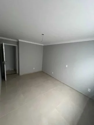 Imagem Apartamento com 2 dormitórios 1 suíte e 1 vaga de garagem no Itacolomi a 300 metros da praia