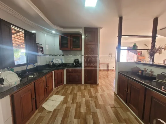 Imagem F01 - Imperdível! Casa com Piscina, Jardim e 4 Quartos em Terreno de 1.000 m²