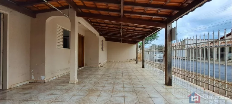 Imagem Casa de Esquina à Venda no Alvorada – Patos de Minas | 3 Quartos e Área para Veículos