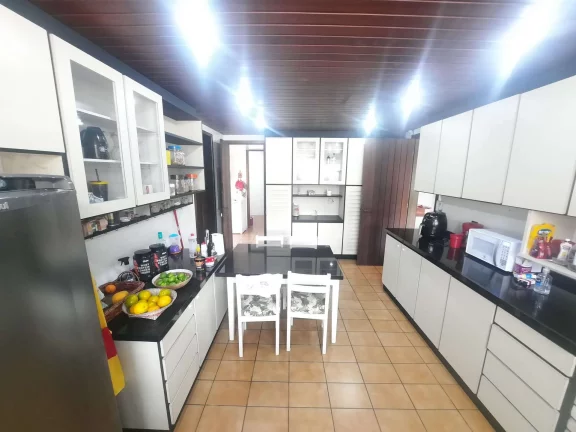 Imagem Casa à Venda, 327 m², 6 Dormitórios, (1 Suíte), Trindade, Florianópolis/SC