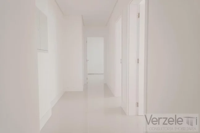 Imagem Apartamento 4 ou + dormitórios para Venda em Itajaí / SC no bairro Praia Brava