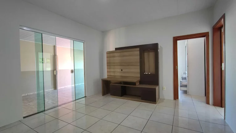 Imagem Casa com 3 dormitórios sendo 1 suíte e 2 vagas de garagem no bairro são Judas Itajai/SC