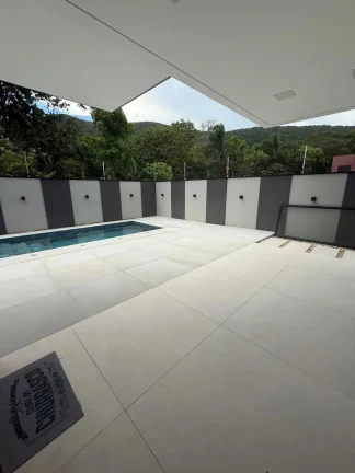 Imagem Casa com 4 dormitórios sendo 4 suítes e 2 vagas de garagem em Balneário Camboriú/SC