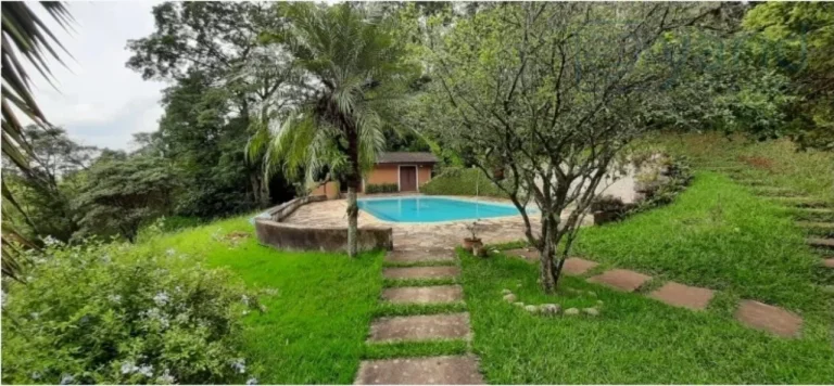 Imagem Chácara de luxo à venda em Jundiaí-SP, Jardim Liberdade: 3 quartos, 1 suíte, 2 salas, 3 banheiros, 5 vagas, 461m² de área.