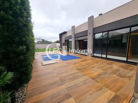 Imagem Impecável casa à venda em Campo Grande-MS, na Vila Jacy: 3 suítes, 2 salas, 4 banheiros, 5 vagas de garagem, 162,76 m² de área.