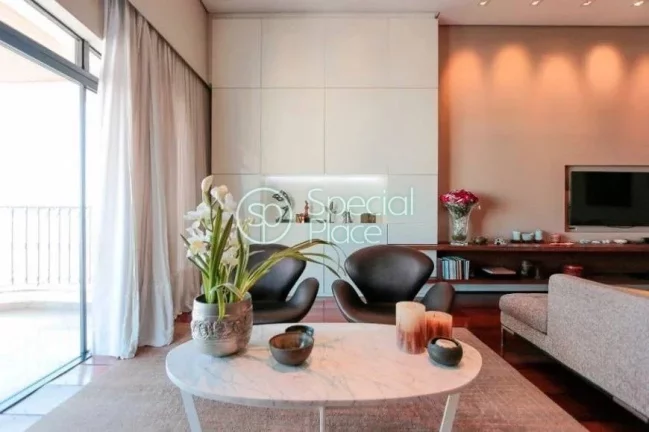 Imagem Cobertura maravilhosa com 600m², 04 dormitórios - sendo 02 suítes e seis vagas. Vista incrível.