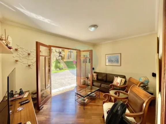 Imagem Casa em Condomínio a Venda no bairro Granja Viana - Carapicuíba, SP