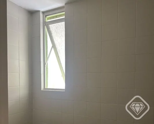 Imagem Sala comercial à venda na Avenida Padre Cacique, perfeita para quem busca praticidade e uma localiz...