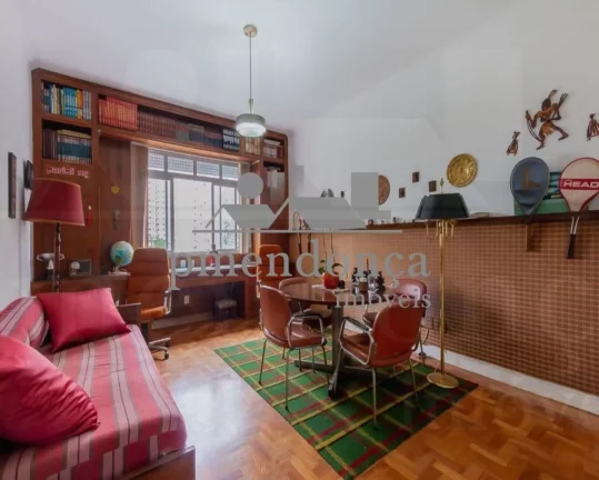 Imagem Excelente apartamento com 400m² em Higienópolis com piso de tacos, repleto de armários.