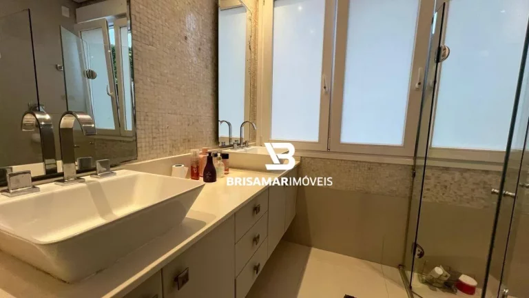 Imagem PRAIA DO GUAIÚBA - CASA CINEMATOGRÁFICA , 04 SUÍTES E 04 VAGAS DE GARAGEM.