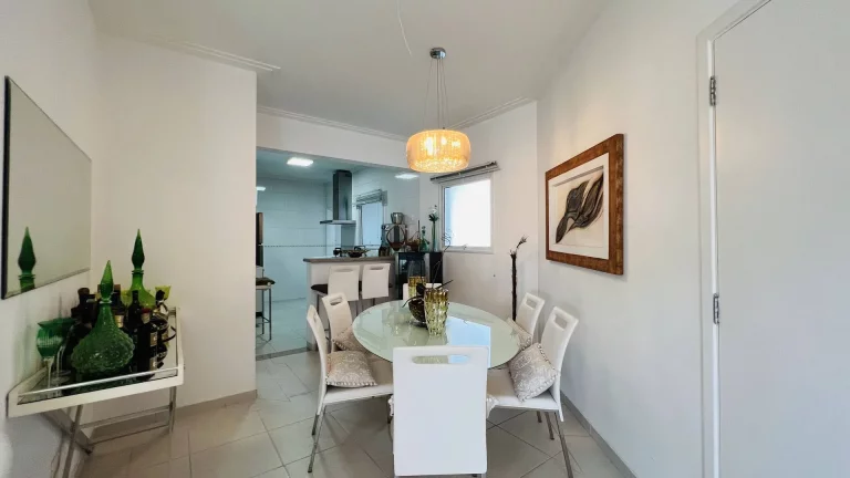 Imagem Apartamento decorado p?(C) na areia para venda com vista para mar.