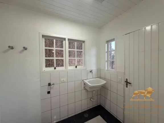 Imagem Casa disponível para locação com 03 dormitórios e vaga de garagem