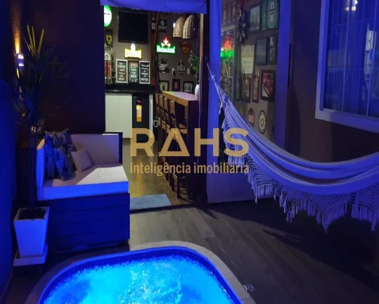 Imagem Lindíssima casa no Bairro Petrópolis. Imóvel possui uma suíte, mais dois dormitórios, sala de e...