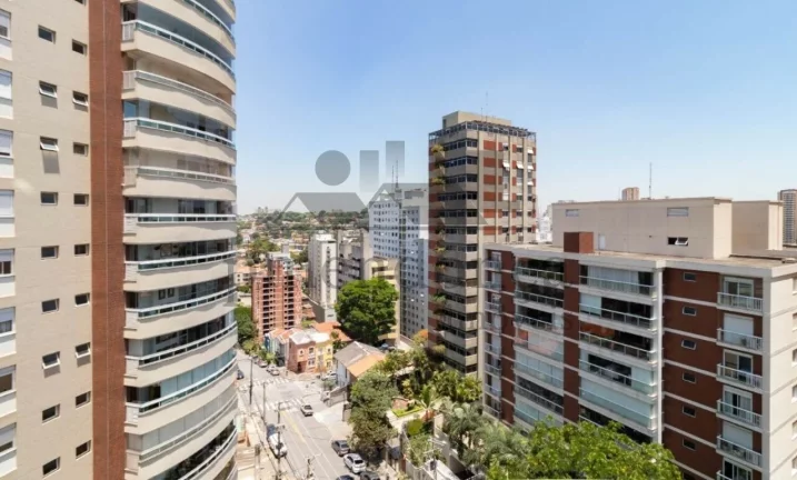 Imagem Apartamento na Rua Monte Alegre com 220m² para ser reformado, 3 suítes e 2 vagas.