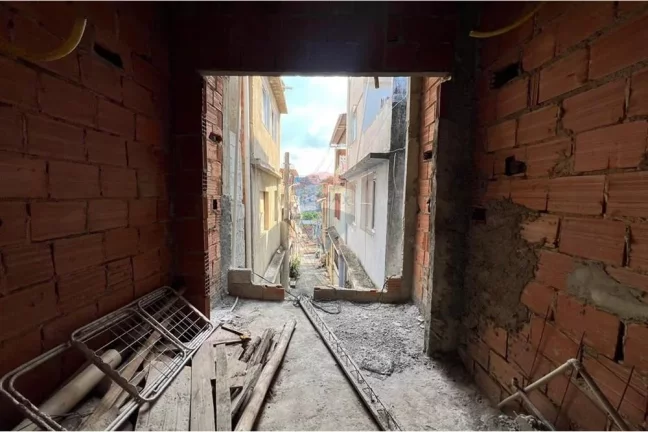 Imagem Casa EM CONSTRUÇÃO Á VENDA COM 2 ANDARES - VILA VALQUEIRE - RIO DE JANEIRO