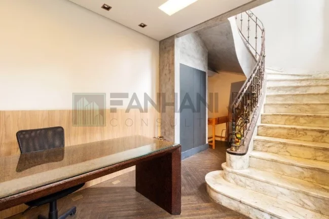 Imagem Casa comercial de alto padrão no Jardim América, São Paulo-SP: 5 quartos, 5 salas, 5 banheiros, 6 vagas - 380m². Confira!