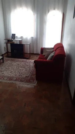 Imagem Ampla Casa com 3 Quartos, Edícula e Quintal Espaçoso: Conforto e Praticidade para Sua Família!