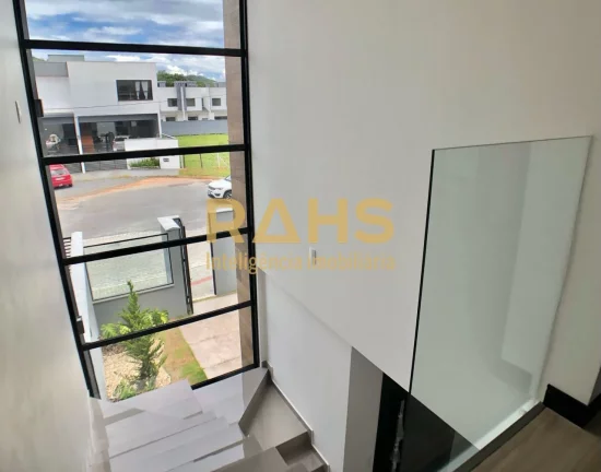 Imagem Sobrado Alto padrão a venda com 160,87 m² de área construída, 1 suíte e 2 quartos a venda no me...