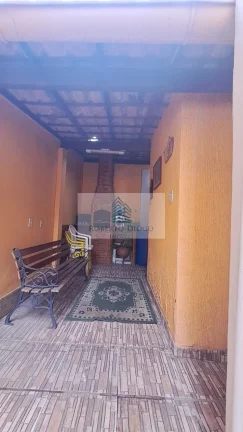 Imagem Casa à venda em Niterói-RJ, bairro Fonseca: 3 quartos, 1 suíte, 1 sala, 2 banheiros, 1 vaga de garagem, 100m² de área.