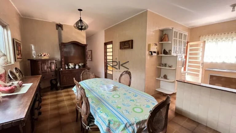 Imagem Casa à venda no bairro do Itaguá com 3 dormitórios,sala de estar e varanda