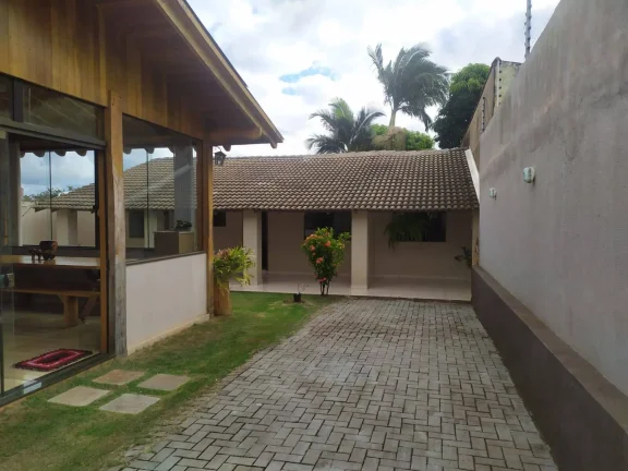 Imagem Casa com sala comercial Bairro Canadá área construída 230,00m² e terreno com 715,00m²