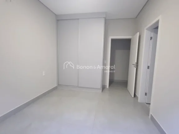 Imagem Essa casa à venda no Parque Brasil 500, no condomínio Royal Garden, em Paulínia, oferece um excel...