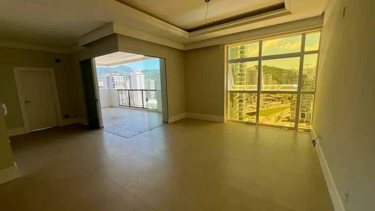 Imagem Apartamento com 4 dormitórios à venda sendo 4 suítes, 190.0 m² por - R$ 5.950.000,00 - Meia Praia - Itapema/SC