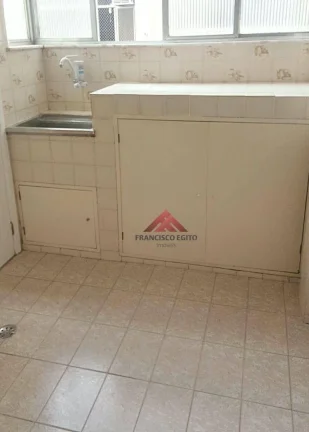 Imagem Apartamento em local previligiado no miolo de icarai,constituido por salão 03 quartos dependencias completa,vaga de garagem na escritura,andar alto so