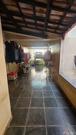 Imagem Casa à venda no bairro São Francisco em Patos de Minas – 4 quartos, suíte, 255m² de área construída