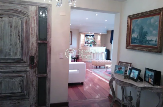 Imagem Apartamento amplo na Rua Bahia. Ótima oportunidade. São 260m2 com 4 suítes e 4 vagas na garagem. ...