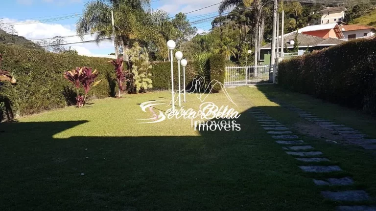 Casa com 4 dormitórios à venda, 200 m² por R$ 790.000,00 - Albuquerque - Teresópolis/RJ