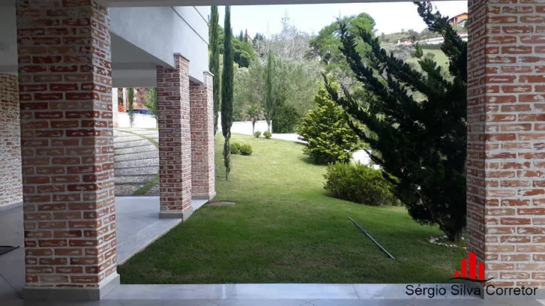 Imagem Casa com 05 Suítes à Venda, em Condomínio Fechado em Campos do Jordão SP.