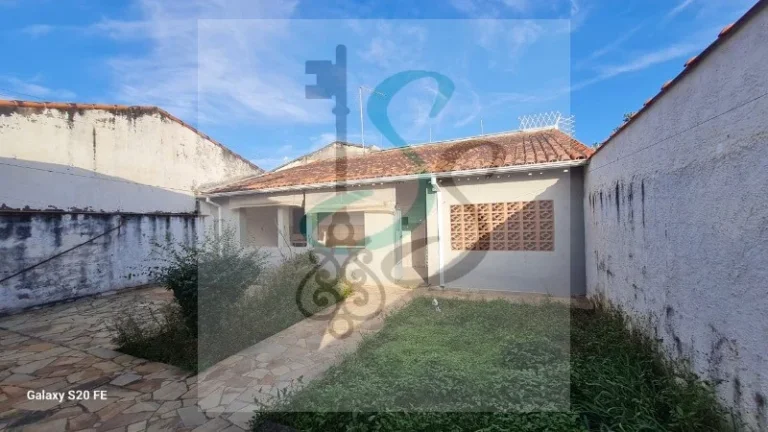 Imagem Venda de casa na Vila Nunes, Lorena. 3 dormitórios sendo 1 suíte, sala, cozinha com armários, área de serviço, 3 banheiros, 2 vagas de garagem cober