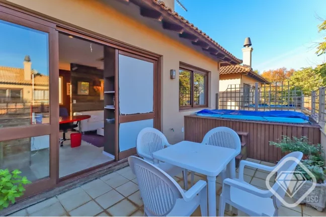 Imagem Casa mobiliada de alto padrão em condomínio exclusivo na Tristeza

Uma residência impecável no c...