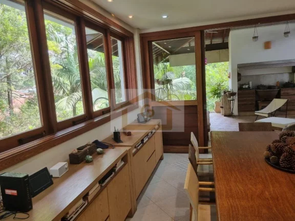 Imagem Conforto, segurança e natureza!!! Casa com 3 suítes , 4 vagas - *Granja Viana