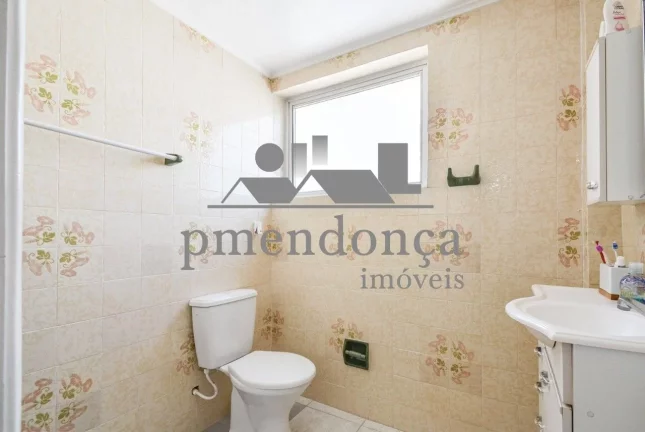 Imagem Ótimo apartamento no 2º andar, localizado na Rua Alves Guimarães, com 129m².