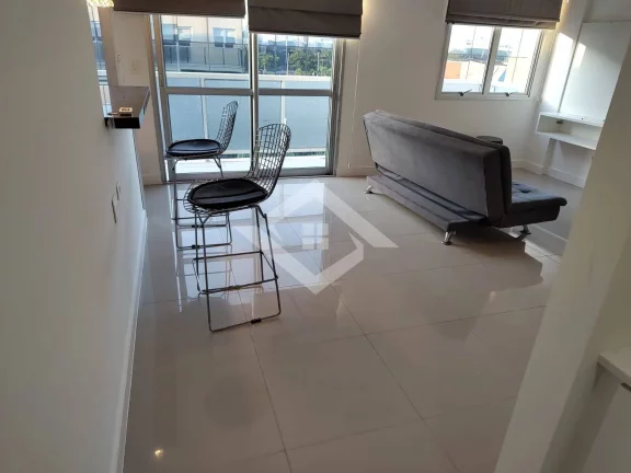 Imagem Apartamento com 2 qts mobiliado 72m² suíte e varandão - Barra da Tijuca