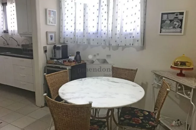 Imagem Apartamento à venda na Rua Rodésia com 3 suítes e 3 vagas, 172m²